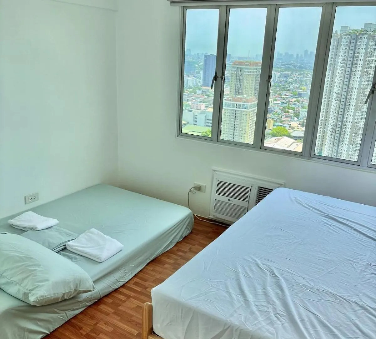 Loft-Type Condo In Mandaluyong With City Views And Parking Manila 0*,  Philippines