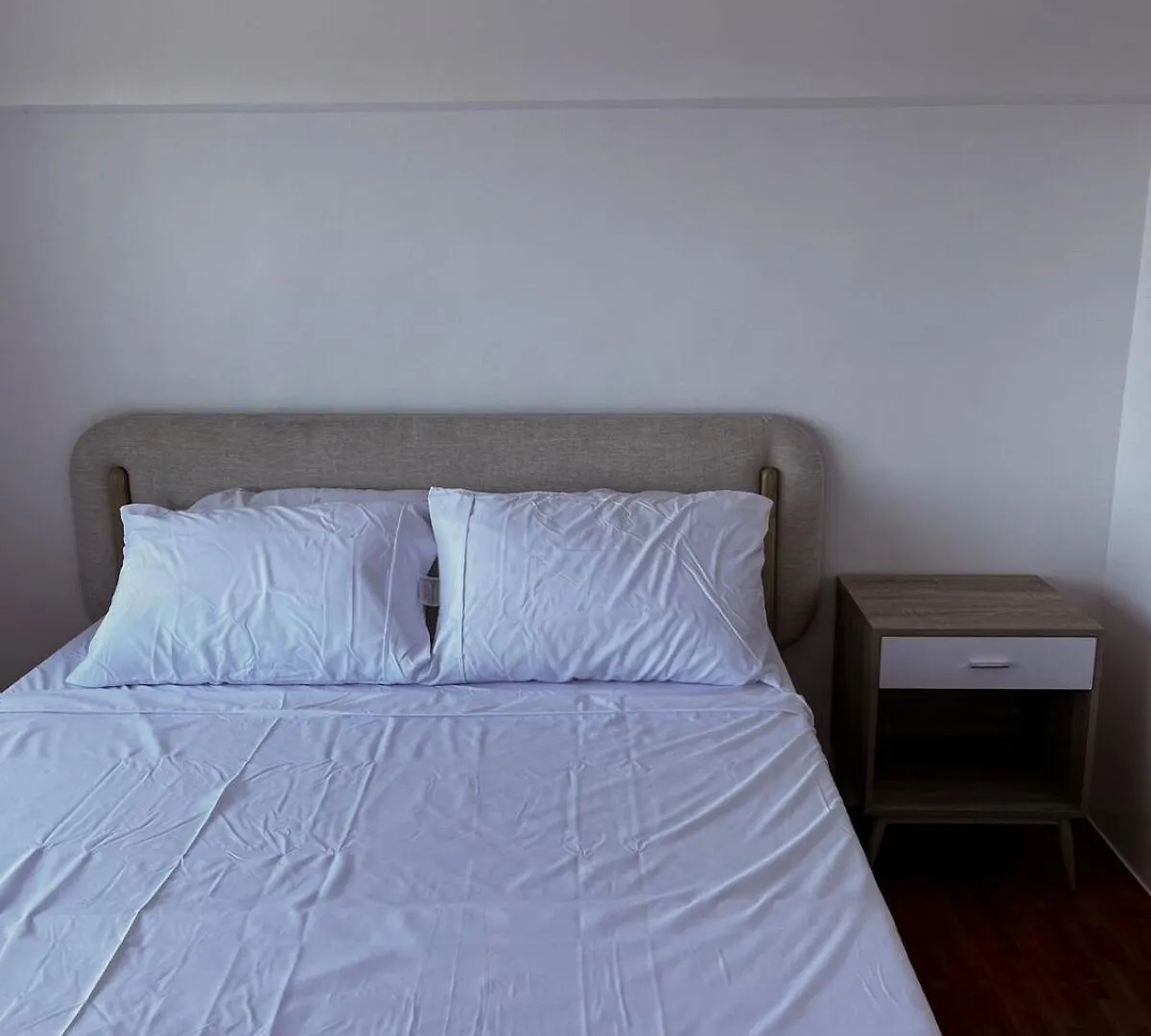 Loft-Type Condo In Mandaluyong With City Views And Parking Manila 0*,