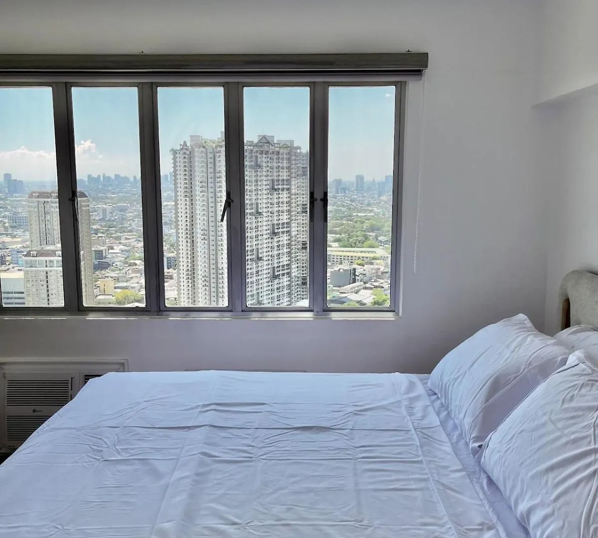 Loft-Type Condo In Mandaluyong With City Views And Parking Manila 0*,  Philippines