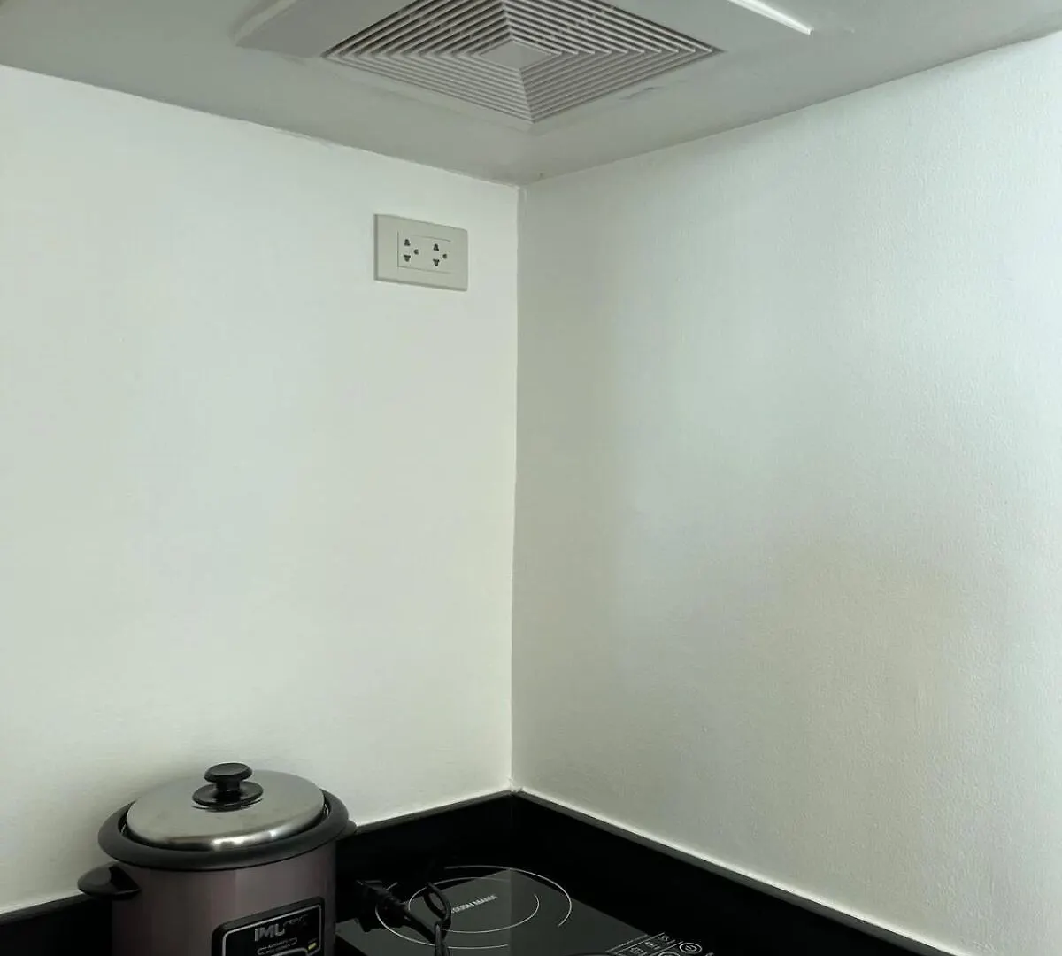Loft-Type Condo In Mandaluyong With City Views And Parking Manila